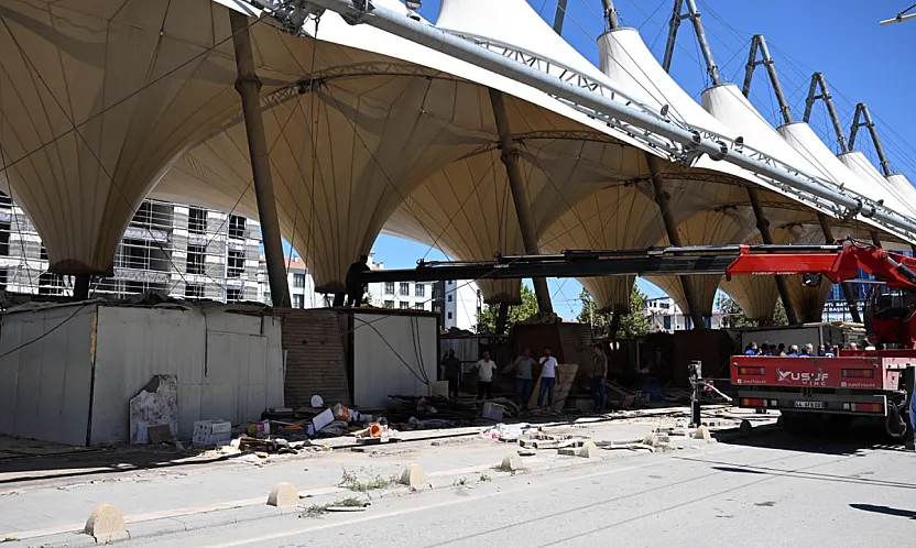 Malatya'da Deprem İzleri Bir Bir Siliniyor! Konteynerler Kaldırılıyor