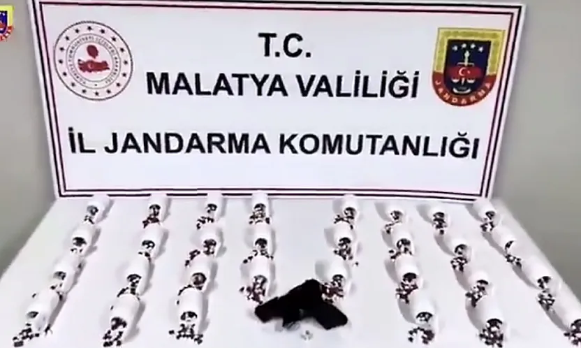 Malatya'da Eş Zamanlı Baskınlarda Hap ve Silahlar Ele Geçirildi!