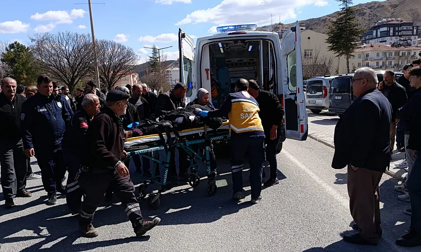 Malatya'da Feci Kaza: Karşıya Geçmek İsteyen Kadına Otomobil Çarptı!