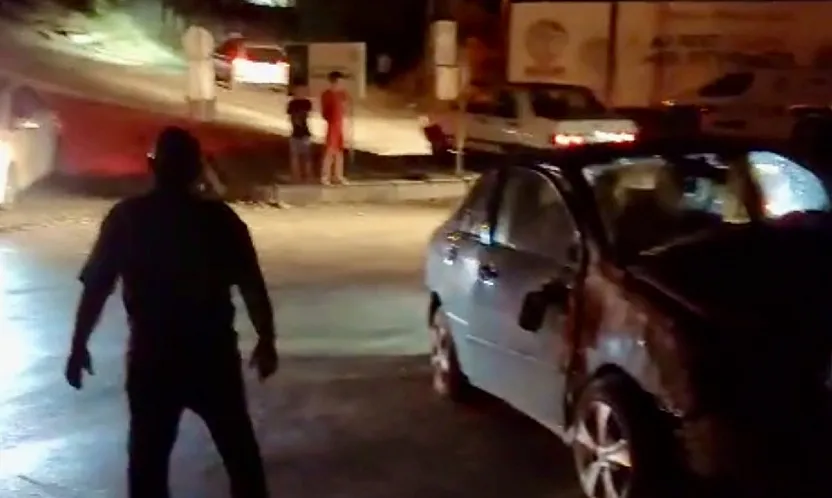Malatya'da Gece Yarısı Korkutan Kaza! Kavşakta Kontrolden Çıkan Araç Refüje Çarptı!