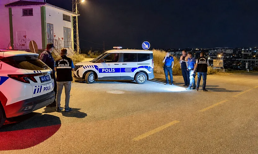 Malatya'da Geceyi Silah Sesleri Böldü! Sokak Ortasında Açılan Ateşte 2 Kişi Yaralandı