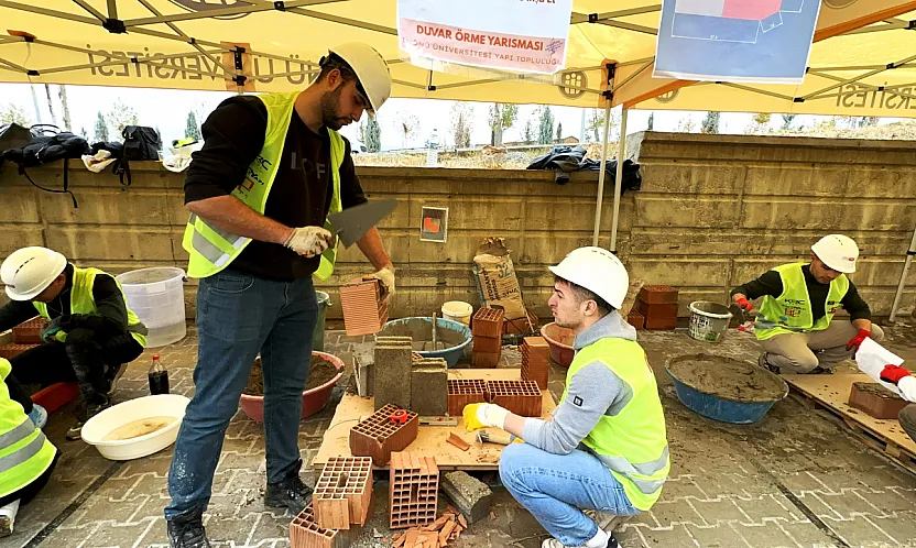 Malatya'da Genç Mühendisler Duvar Örmek İçin Yarıştı