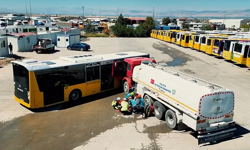 Malatya'da Gerçeği Aratmayan Kaza Tatbikatı! Yaralılar Ekipler Tarafından Kurtarıldı