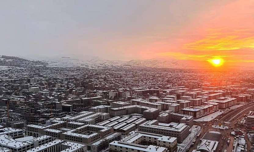 Malatya'da Gün Batımı ve Kar Havadan Görüntülendi!