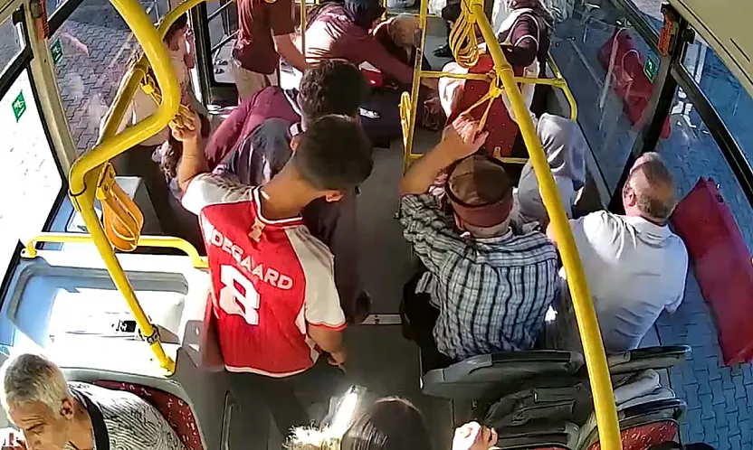 Malatya'da Halk Otobüsünde Panik Anları! Yolcu Bir Anda Bayıldı