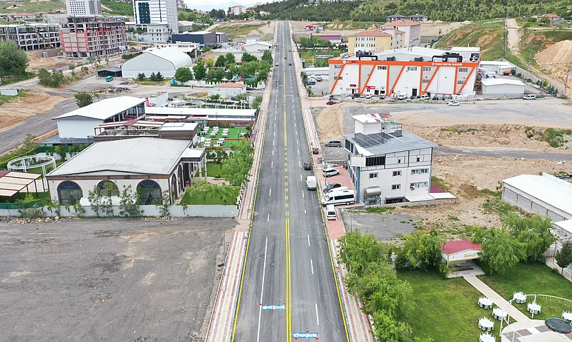 Malatya'da Hanbeyoğlu Caddesinde Yeni Yol ve Kaldırım Çalışması Tamamlandı!