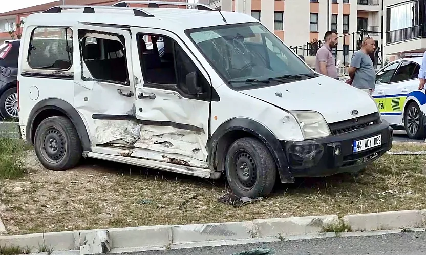 Malatya'da Hoca Ahmet Yesevi Mahallesi'nde Trafik Kazası! İki Kişi Yaralandı