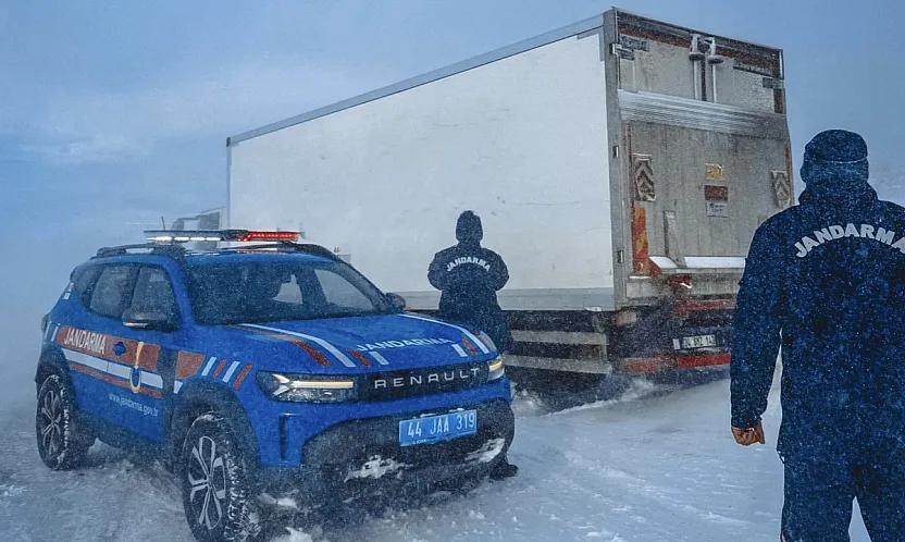 Malatya'da Kar Fırtınası Ulaşımı Durdurdu Yollar Peş Peşe Kapandı!