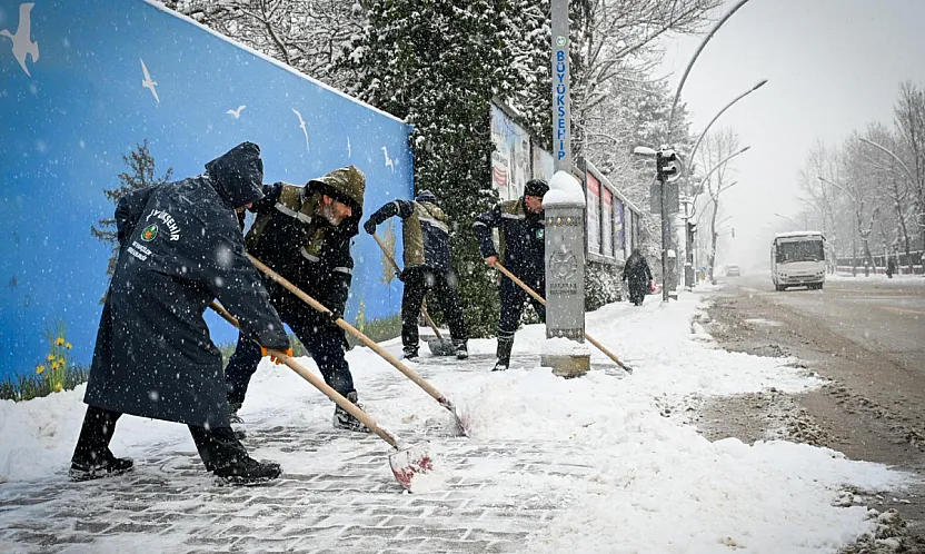 Malatya'da Kar Kilidi! Yüksek Kesimlerde Yol Açma Mesaisi Sürüyor