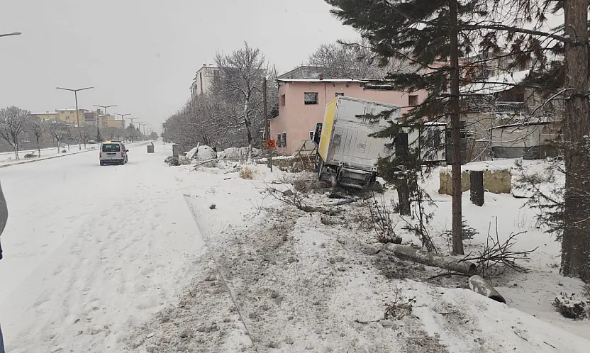 Malatya'da Kar Yağışı Kazayı Beraberinde Getirdi!