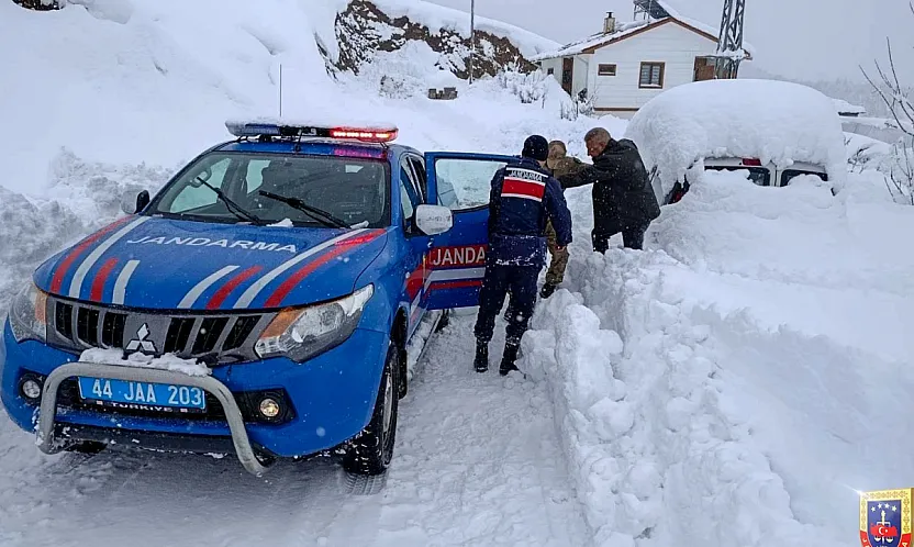 Malatya'da Kar Yağışı Ulaşımı Felç Etti! 47 Vatandaş Kurtarıldı