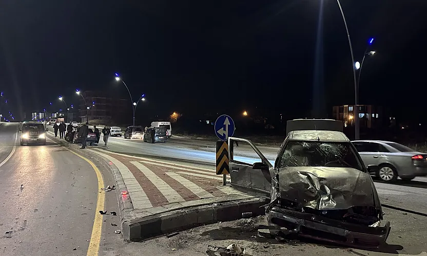 Malatya'da Kavşakta Can Pazarı: 3 Yaralı