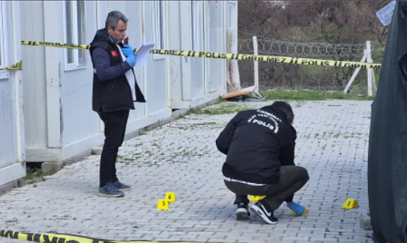 Malatya'da Konteynerkentte Bacanağını Vururken Eşini de Yaraladı!