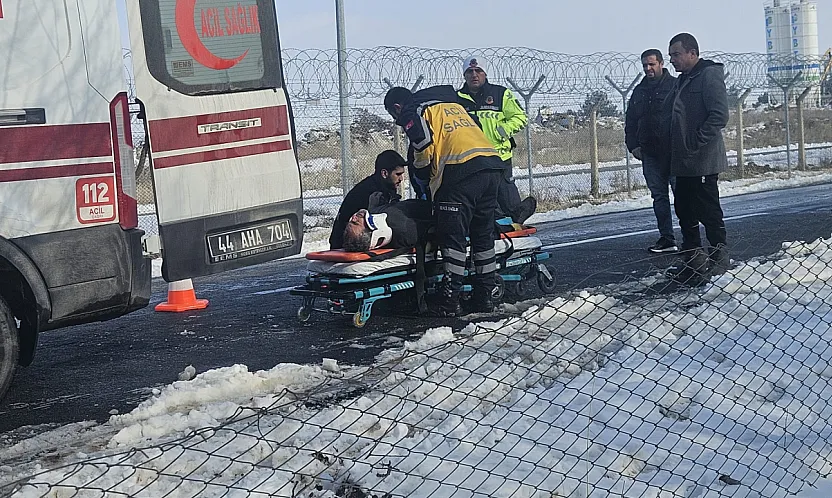 Malatya'da Kontrolden Çıkan Minibüs Tarlaya Uçtu!
