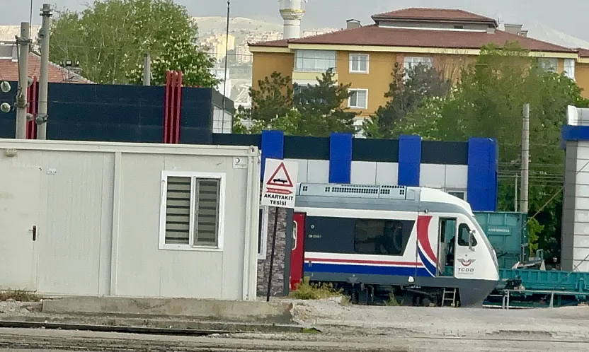 Malatya'da Korkunç İş Kazası! İki Vagon Arasında Kalan İşçi Ağır Yaralandı
