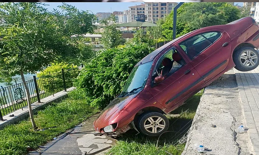 Malatya'da Korkutan Kaza! Sürücü Şans Eseri Kurtuldu