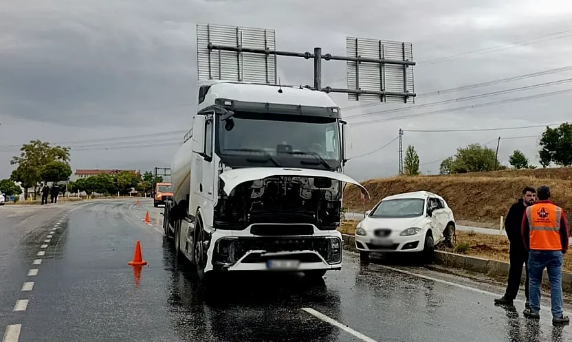 Malatya'da Korkutan Kaza! Tır ve Otomobil Çarpıştı