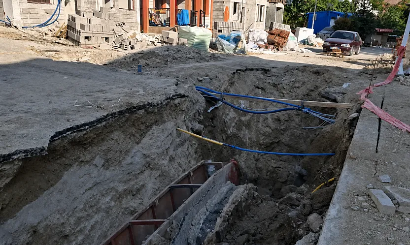 Malatya'da Mahalleliyi Tedirgin Eden Çukur! Vatandaşlar Aylardır Çözüm Bekliyor