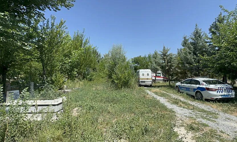 Malatya'da Mezarlıkta Şüpheli Ölüm! 71 Yaşındaki Kişi Hayatını Kaybetti