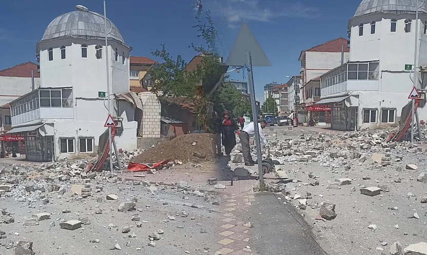 Malatya'da Minare Yıkımı Tartışma Yarattı! Esnaf Zarara Uğradı