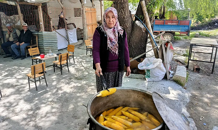Malatya'da Mısır Tezgahıyla Ailesini Ayakta Tutuyor!