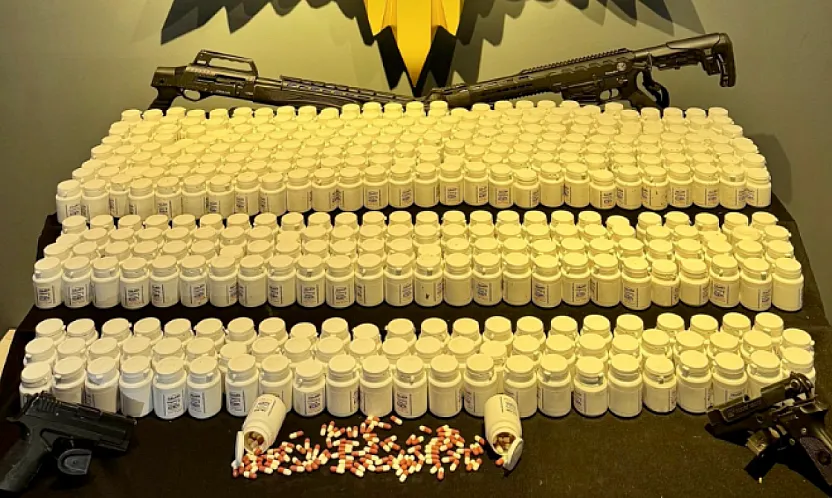 Malatya'da Narko-Güç Operasyonu: Binlerce Uyuşturucu Hap ve Silah Ele Geçirildi!