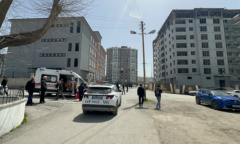 Malatya'da Okul Çıkışı Kavga! 4 Liseli Bıçakla Yaralandı