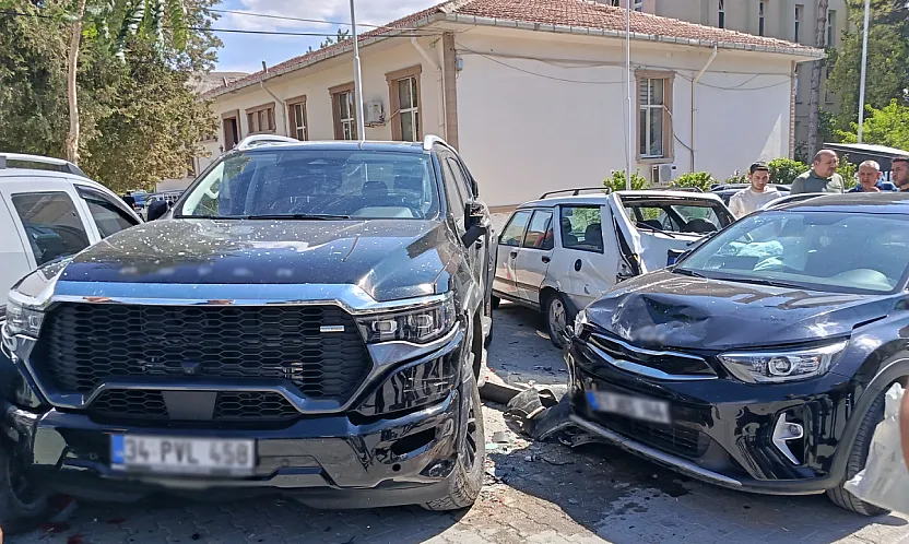 Malatya'da Ortalık Karıştı! Kontrolden Çıkan Araç 4 Araca Çarptı