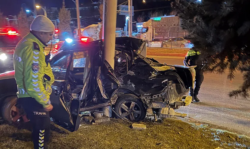 Malatya'da Otomobil Trambüs Direğine Çarptı: 1 Yaralı!