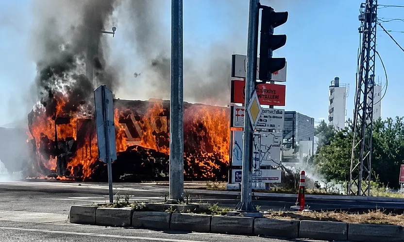 Malatya'da Saman Yüklü Tır Küle Döndü! Patlama Sesleri Paniğe Neden Oldu