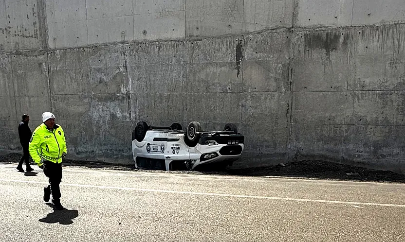 Malatya'da Seyir Halinde Kontrol Kaybı! Belediye Personelleri Yaralandı