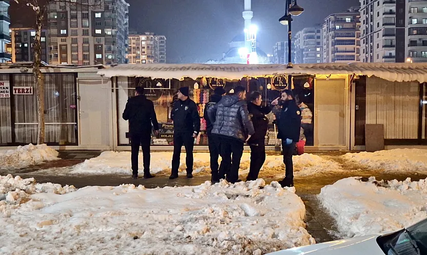 Malatya'da Sokak Ortasında Kanlı Hesaplaşma: 3 Kişi Yaralandı!