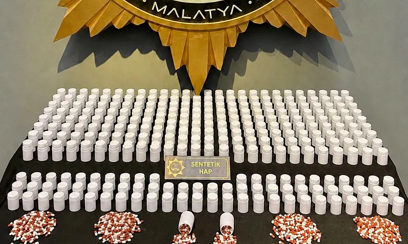 Malatya'da Sokak Satıcılarına Darbe! 14 Bin 900 Hap Ele Geçirildi