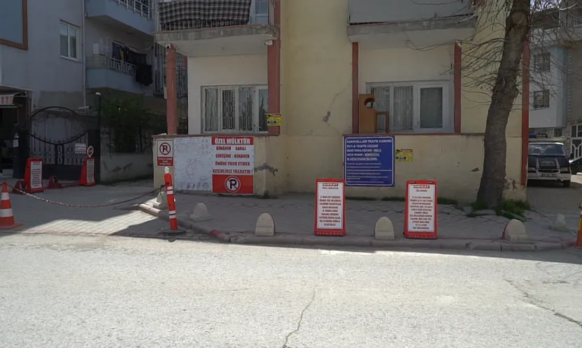 Malatya'da Şoke Eden Görüntü! Burası Benim Tapulu Malım Deyip Kaldırımı Kapattı
