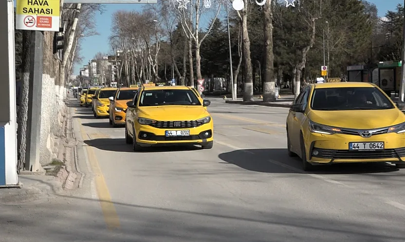 Malatya'da Taksiciler Eylem Yaptı! İndi-Bindi Ücretine Zam İstiyorlar!
