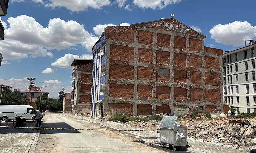Malatya'da Tedirgin Eden Olay! Kolon Sesleri Sonrası Bina Mühürlendi