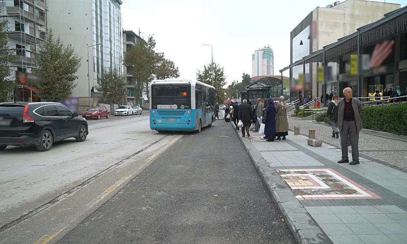 Malatya'da Toplu Taşıma Tartışması! Bekleme Süreleri Tepki Çekiyor
