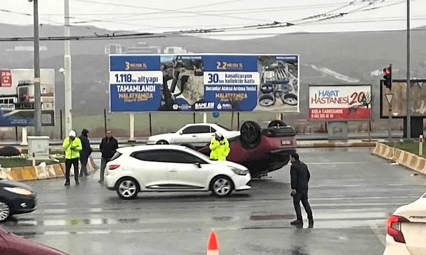 Malatya'da Trafik Alarmı! İki Ayrı Kazada 3 Kişi Yaralandı