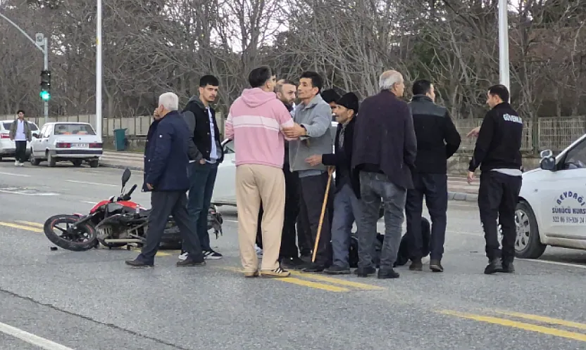 Malatya'da Trafik Kazası: Motosiklet Sürücüsü Metrelerce Savruldu!