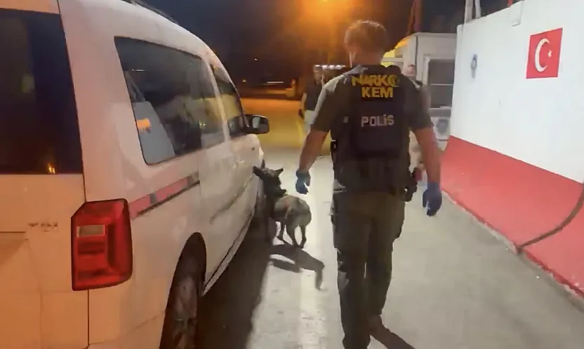 Malatya'da Uyuşturucu Operasyonu! Narkotik Köpeği Gizli Bölmeyi Buldu