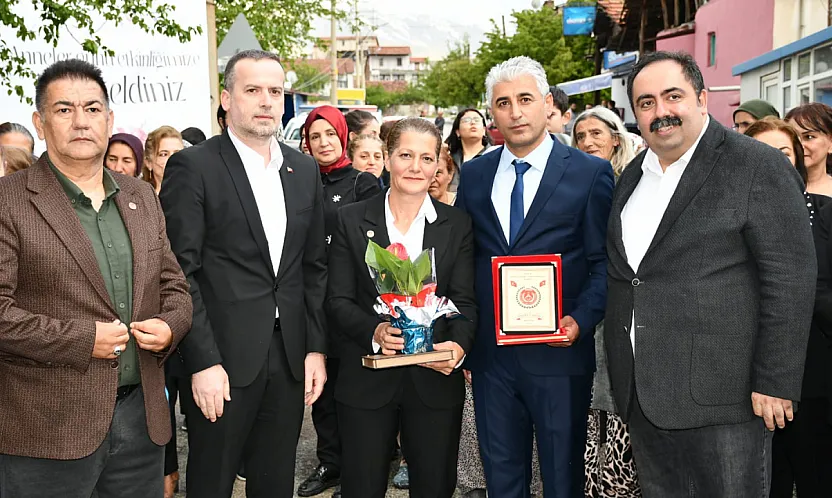 Malatya'da Yağmur Altında Anneler Günü Kutlaması!