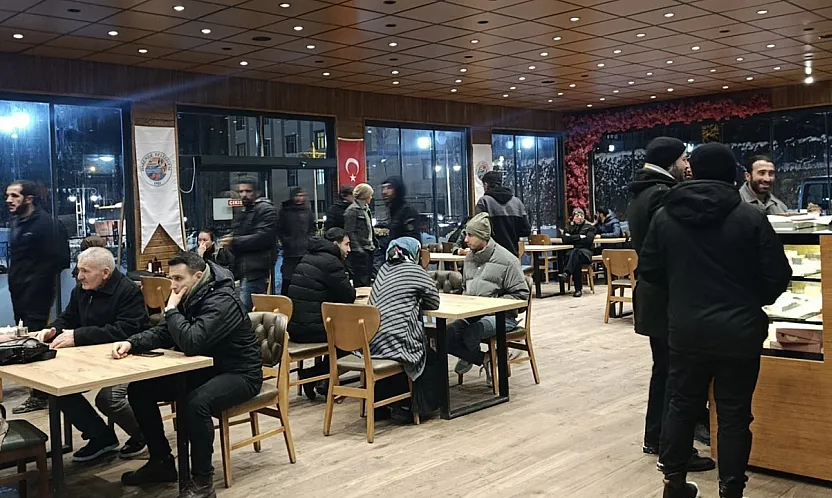 Malatya'da Yolda Kalan Vatandaşlara Barınma ve İkram Desteği