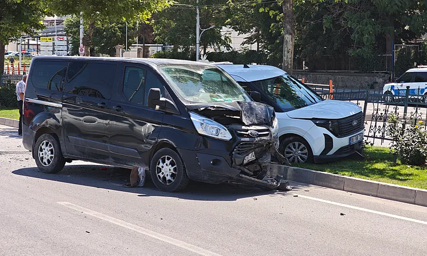 Malatya'da Zincirleme Kaza! Alt Geçit Çıkışında Can Pazarı, 3 Yolcu Hastaneye Kaldırıldı