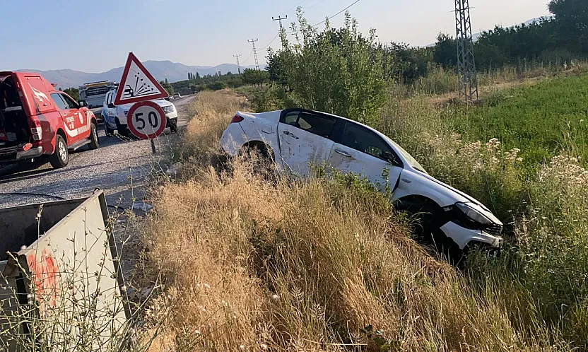 Malatya'da Otomobil Şarampole Yuvarlandı! Yaralılar Var