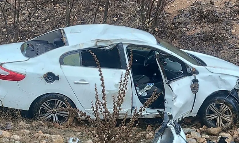 Malatya Doğanşehir'de Otomobil Şarampole Yuvarlandı: Sürücü Yaralandı!