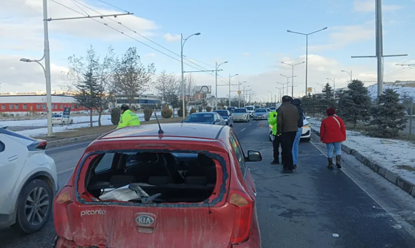 Malatya - Elazığ Yolun'da Kaza! Otomobil Savruldu, Tır Kayboldu
