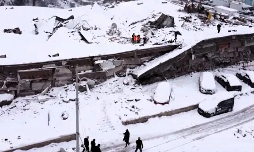 Malatya Hayat Sitesi'nde Şok İfade: Üst Katın Tablasını Kestiler!