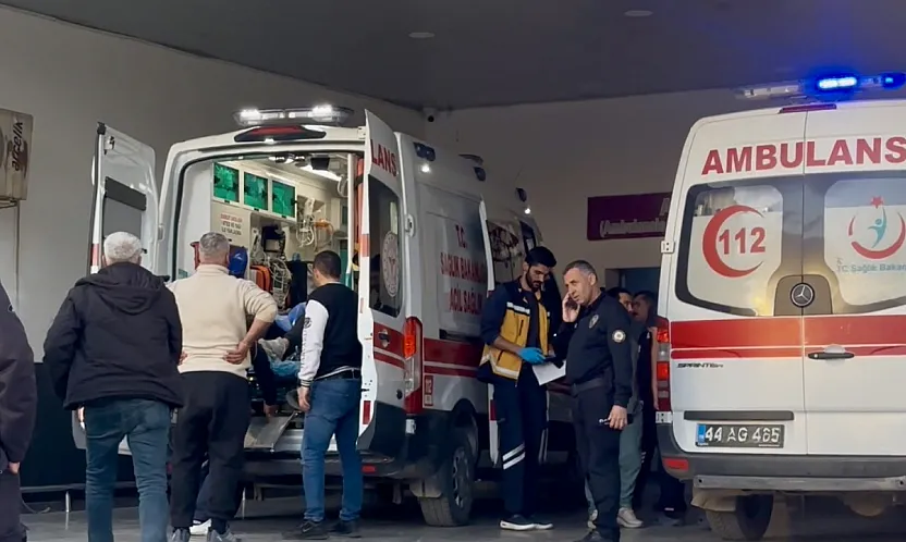 Malatya Hıroğlu Mahallesi Karıştı:Bıçaklı Kavgada Yaralılar Var, Şüpheli Yakalandı