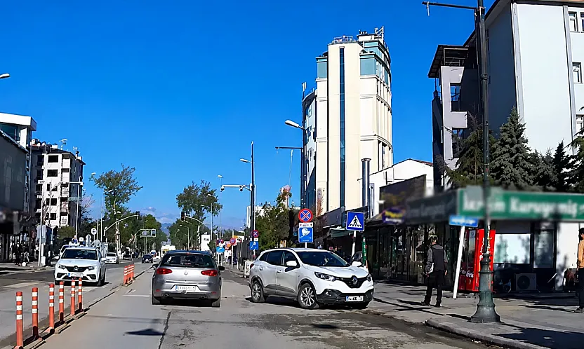 Malatya İnönü Caddesi'nde İlginç Kaza!