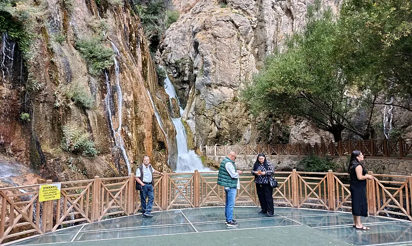 Malatya'nın Saklı Güzelliği Günpınar Şelalesi Sonbaharda Da Ziyaretçilerini Bırakmıyor